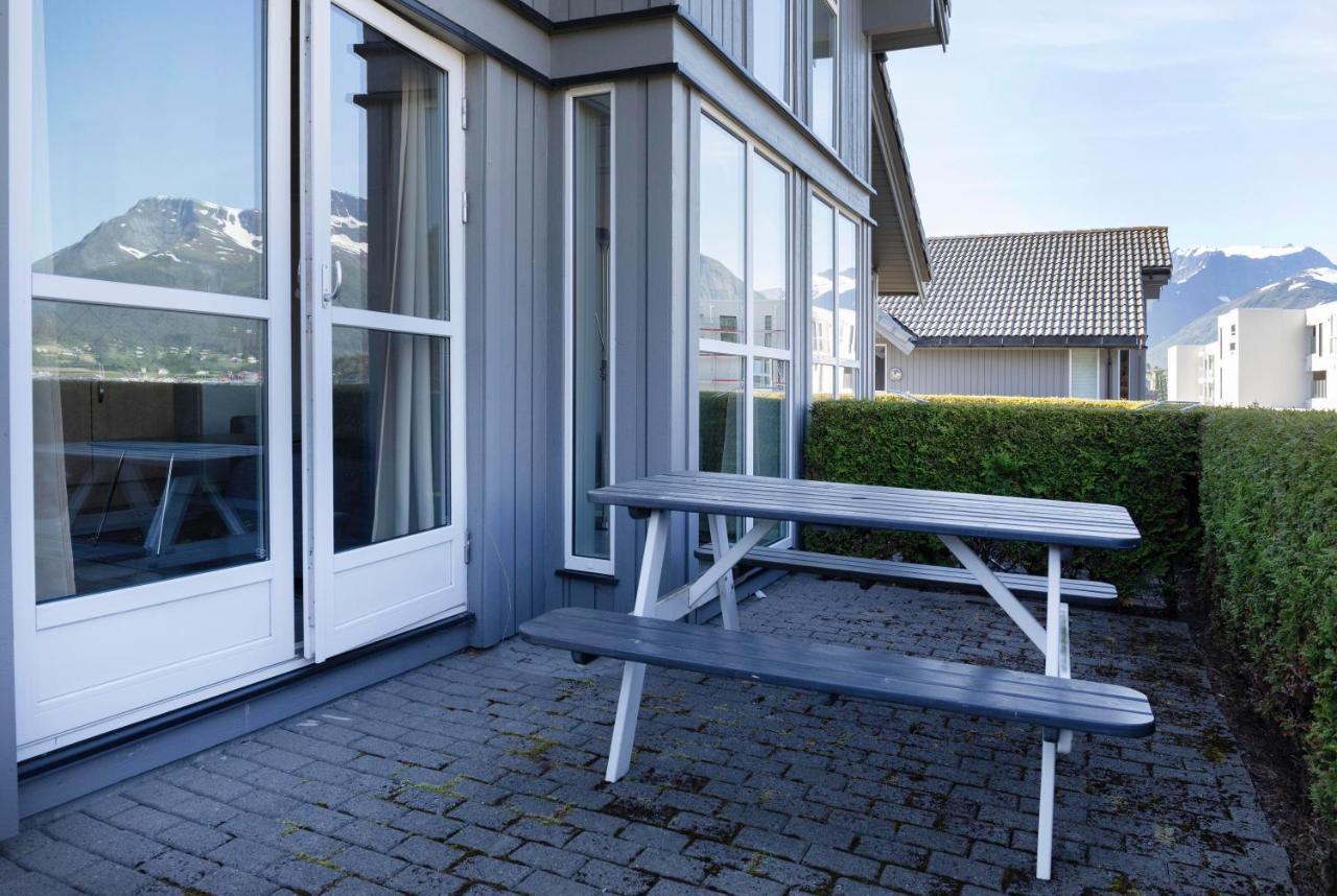 Aursnes Hotell Sykkylven エクステリア 写真