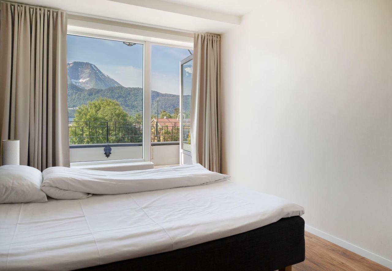 Aursnes Hotell Sykkylven エクステリア 写真