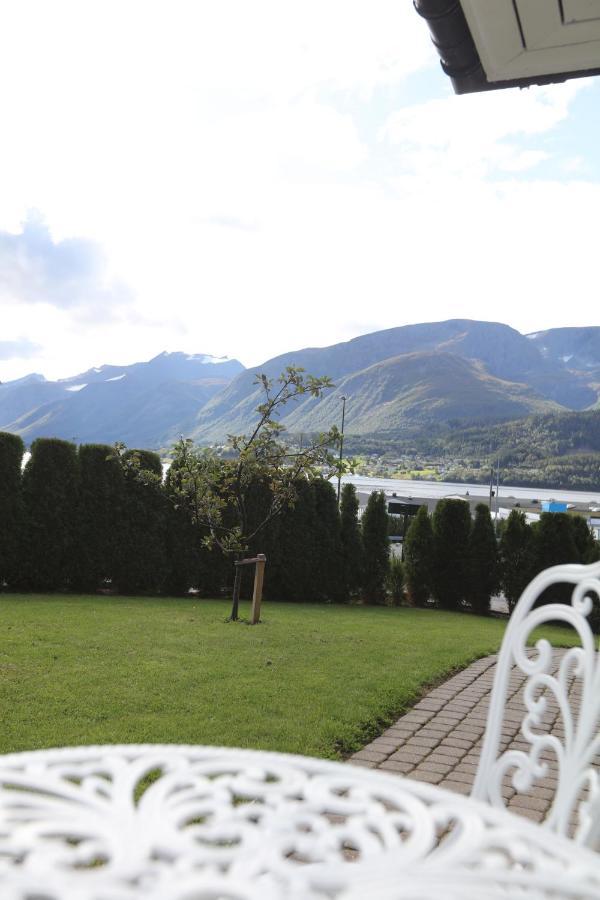 Aursnes Hotell Sykkylven エクステリア 写真