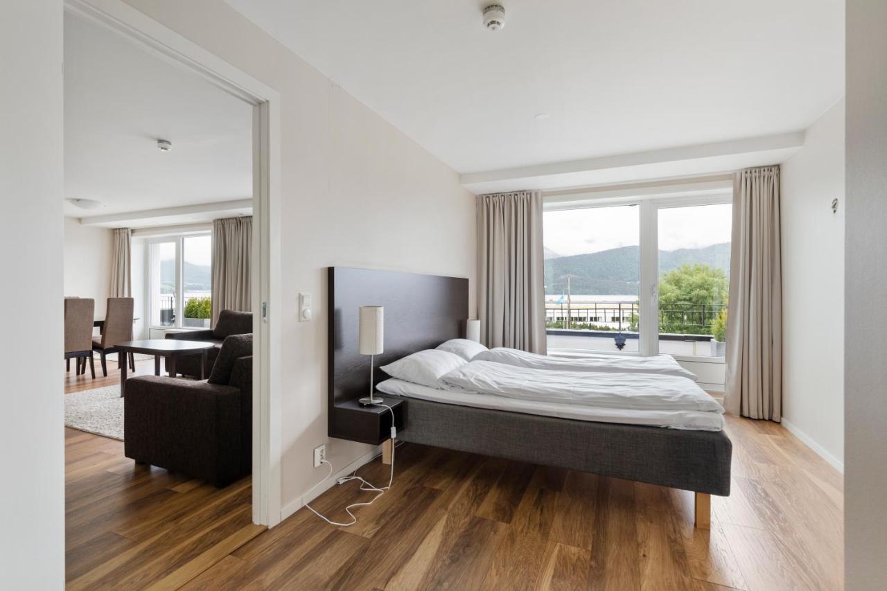 Aursnes Hotell Sykkylven エクステリア 写真